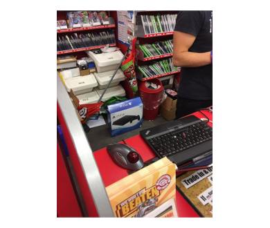 Une PS4 Slim aperçue dans une boutique anglaise