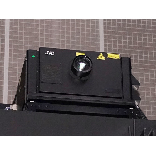 Un projecteur Super Hi-Vision 8K chez la NHK et JVC